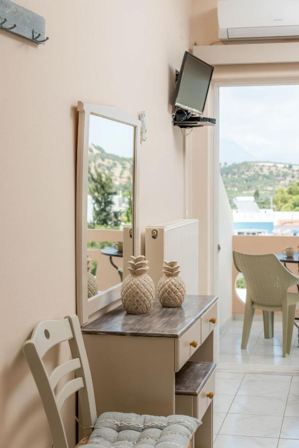 Filia Apartments Pitsidia Exterior photo
