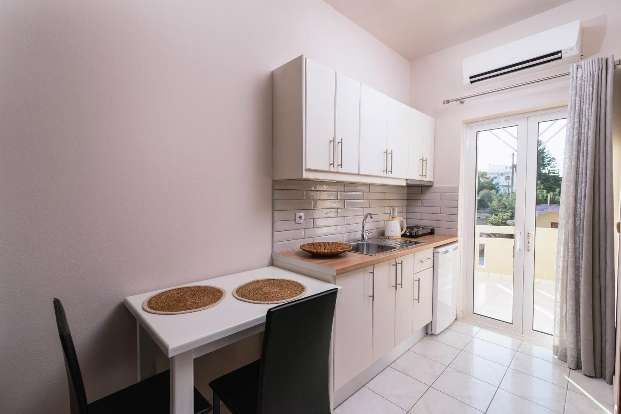 Filia Apartments Pitsidia Exterior photo